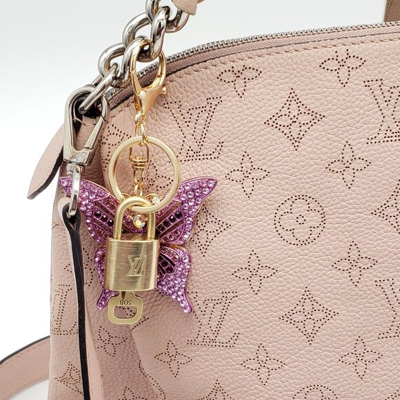Auth Louis Vuitton Lock & Key with Unbranded Butterfly Charm, Keychain 090925 - Picture 7 of 8